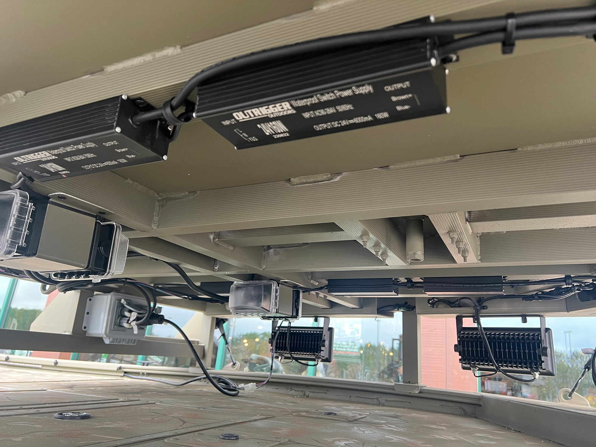 How to Mount Power Supply / Driver / Ballast for Bowfishing Lights ...